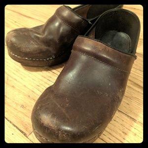 Dansko brown clogs 8 could fit 7.5